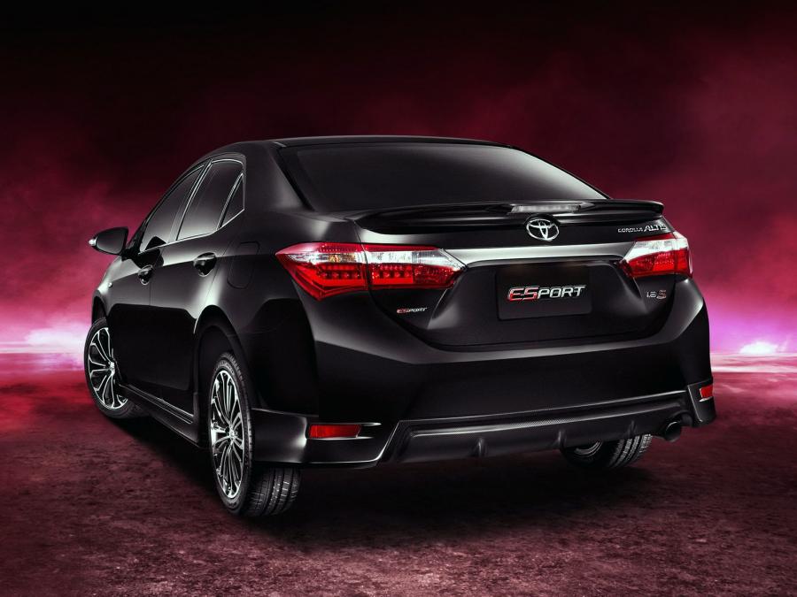  Toyota Corolla Altis ESport 2014 года  (фото 3 из 3)